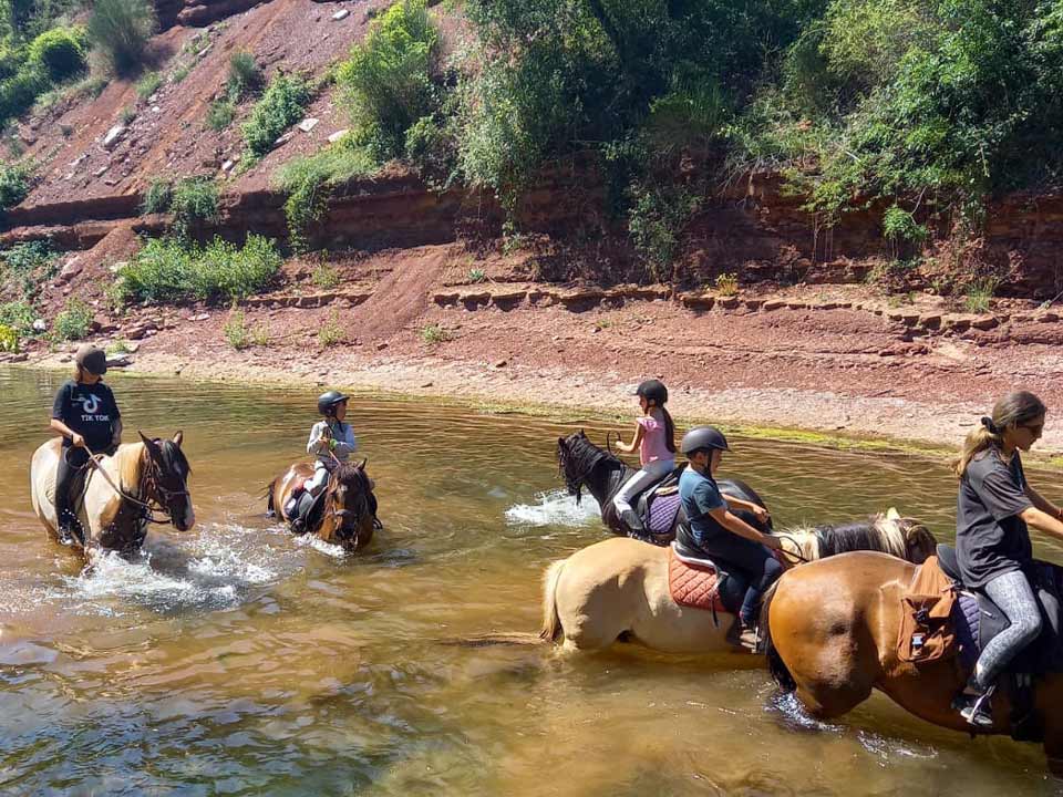 Balade à cheval dans le rougier de Camarès